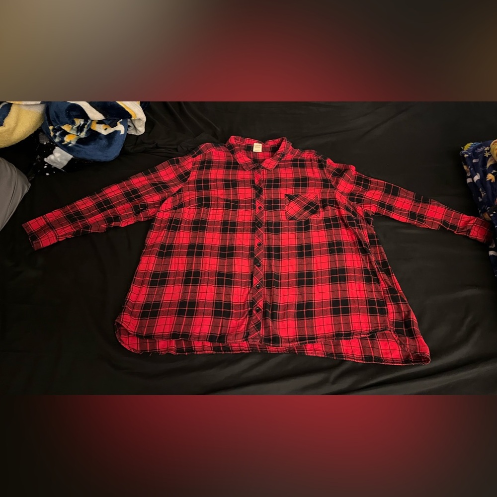 Women’s Faded Glory red and black plaid button down top in size 4x (26/28)